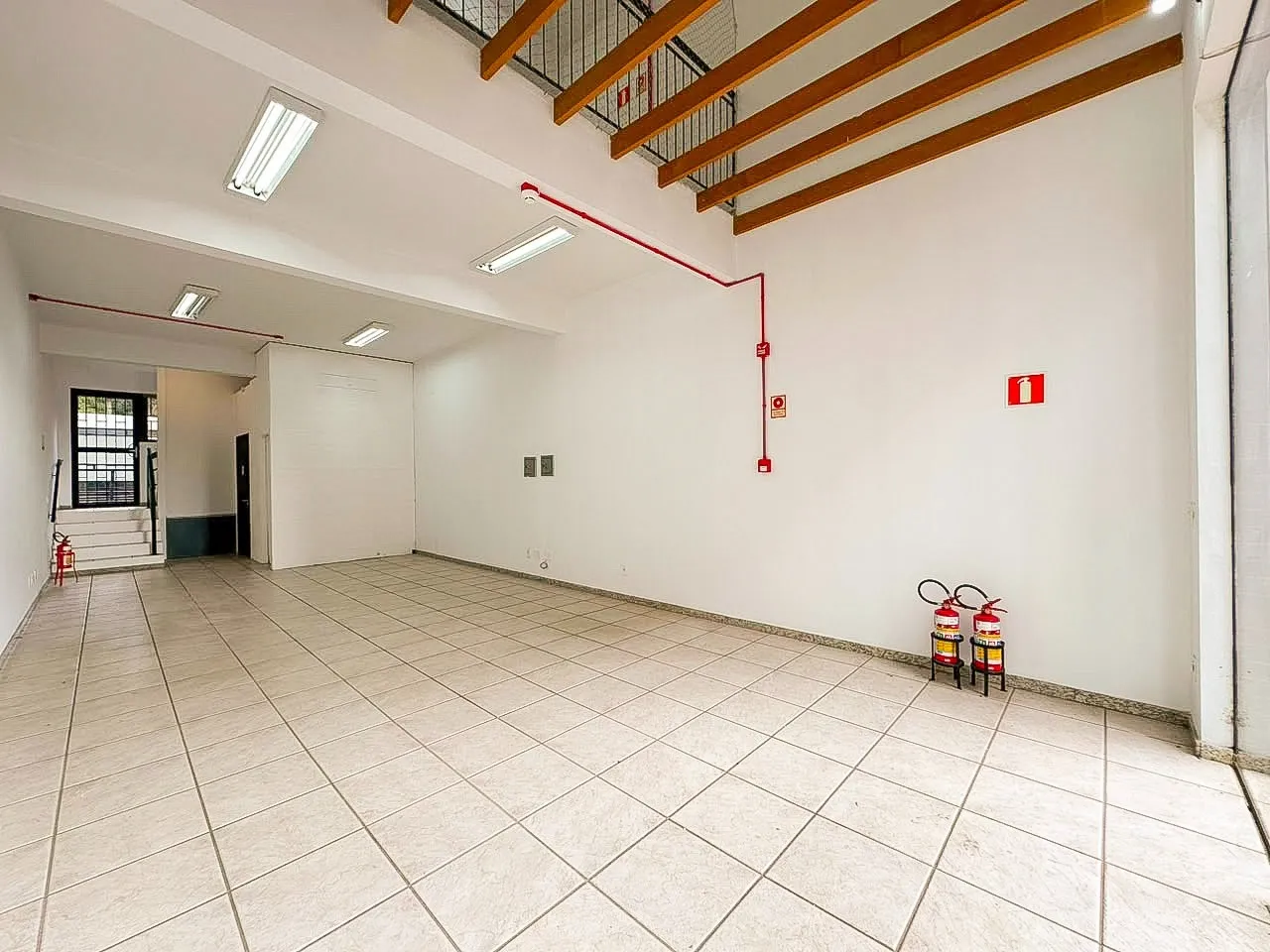 Sala Comercial com Mezanino no Bairro Centro