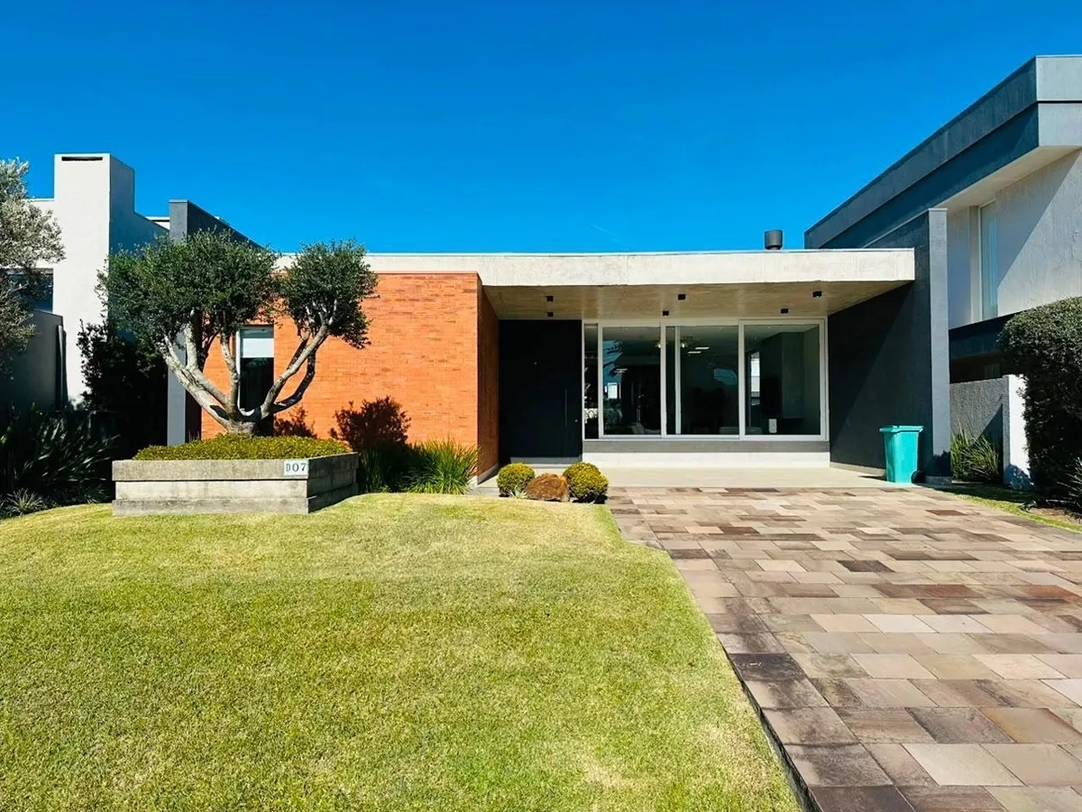 Excelente casa mobiliada e decorada no Condomínio Enseada